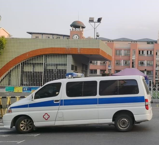 丰城救护车出租护送骨折病人一公里多少钱